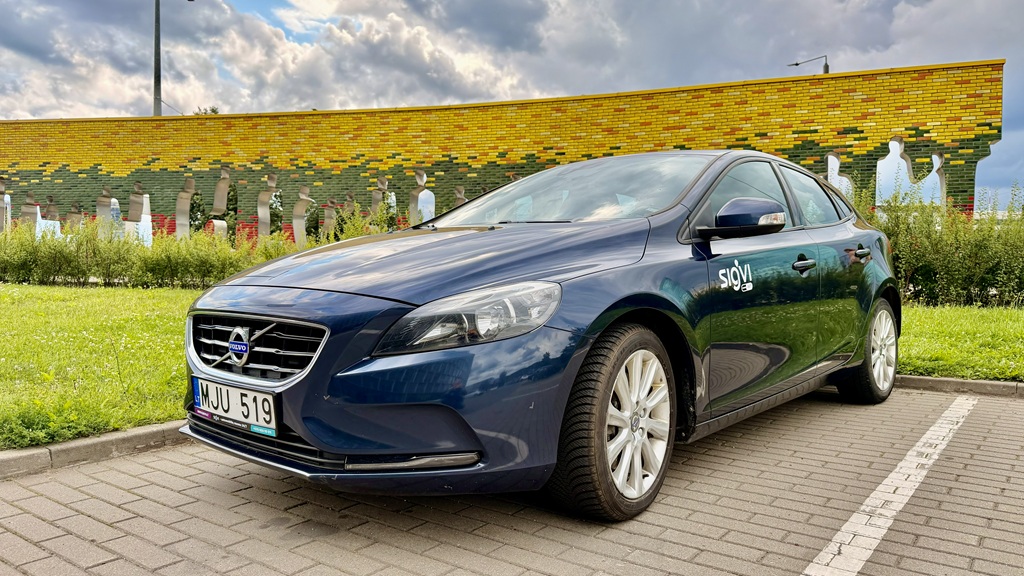 Volvo V40 car rental