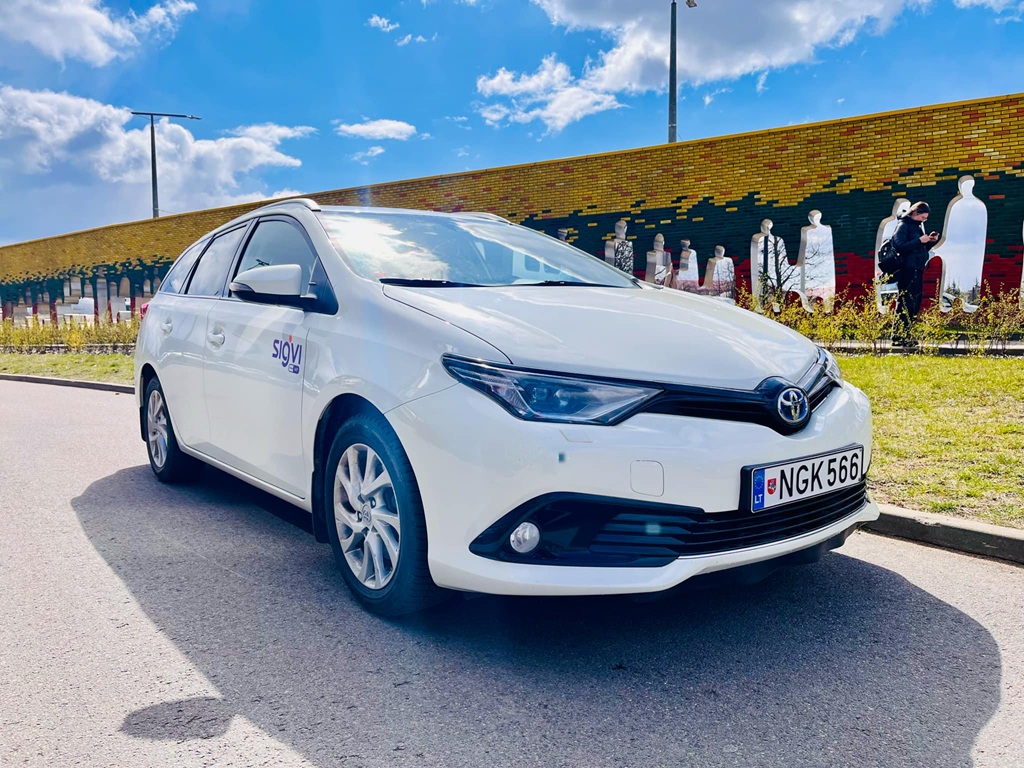 Toyota Auris car rental