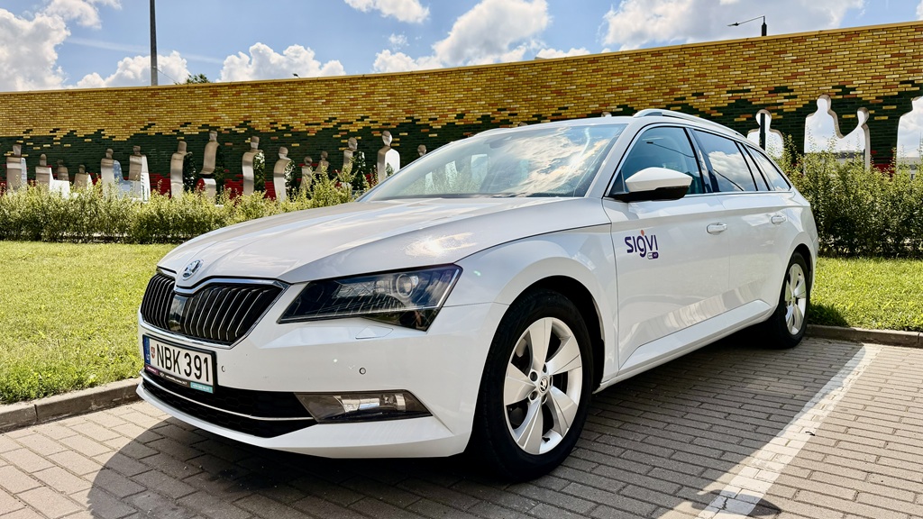 Škoda Superb car rental