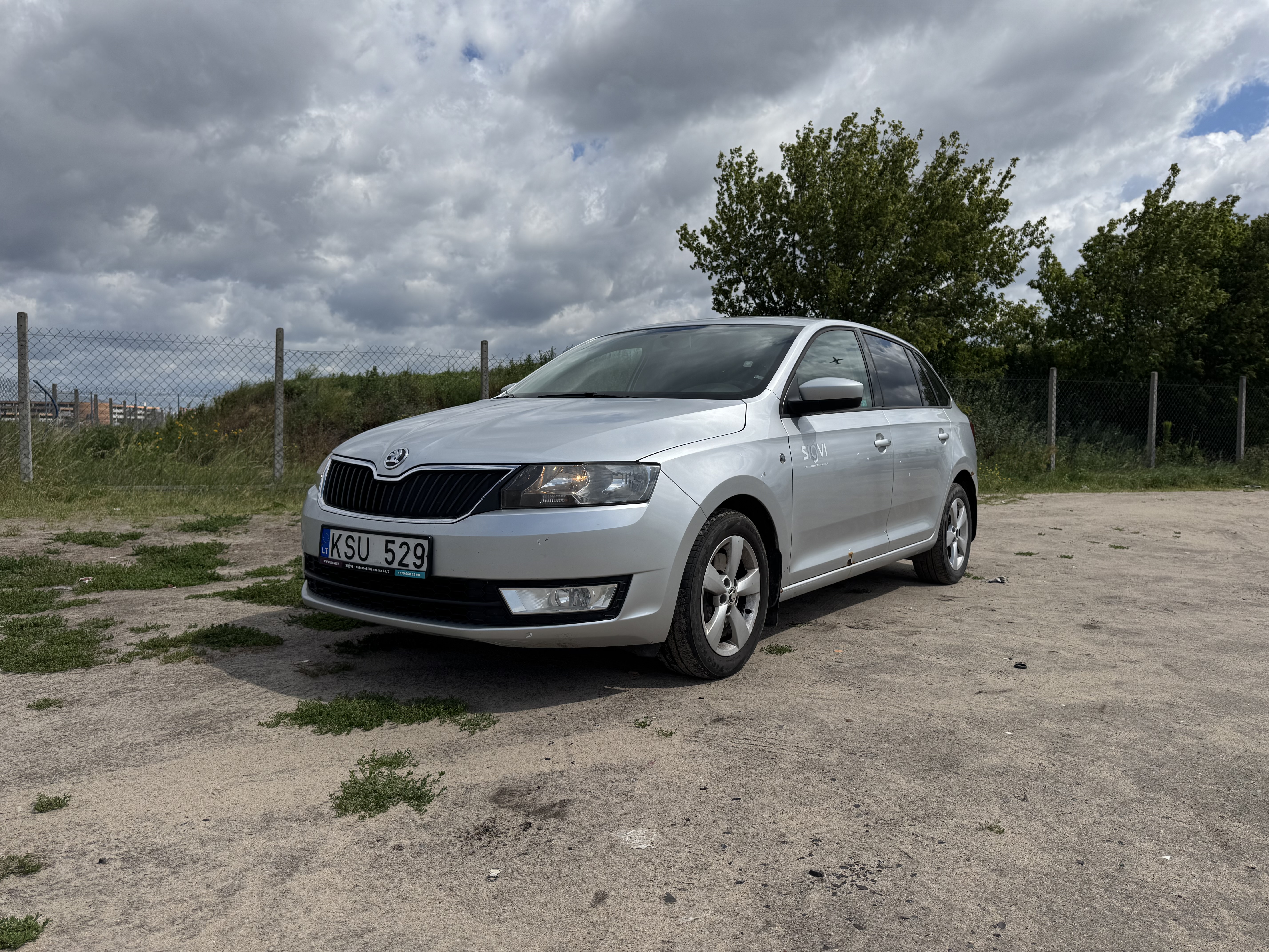 Škoda Rapid car rental